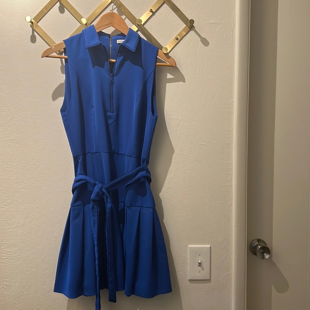 Alice + Olivia mini blue dress! Size 0.